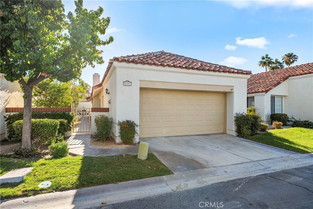 Property Photo: 43791 Calle Las Brisas W CA 92211