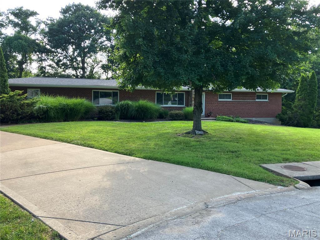 Property Photo: 9836 Sundown Square MO 63141