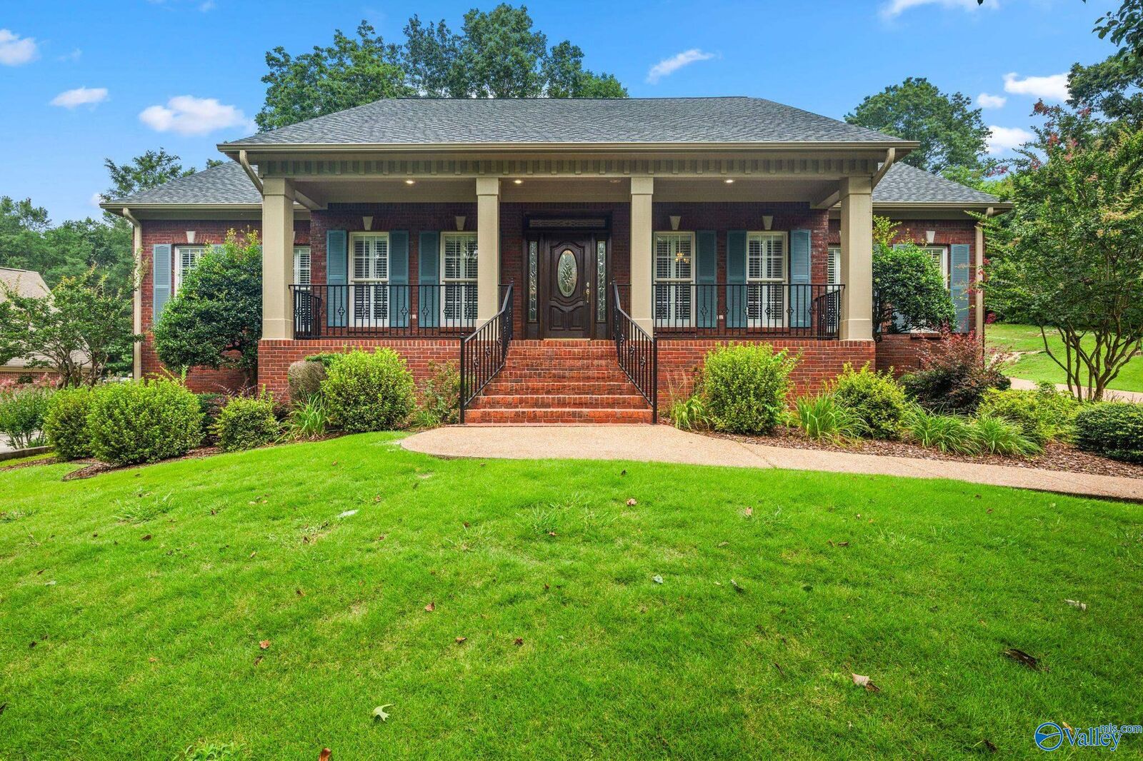 Property Photo: 2845 Saddletree Blvd NE AL 35811