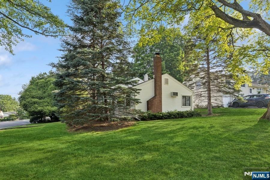 44 Knickerbocker Road  Cresskill NJ 07626 photo
