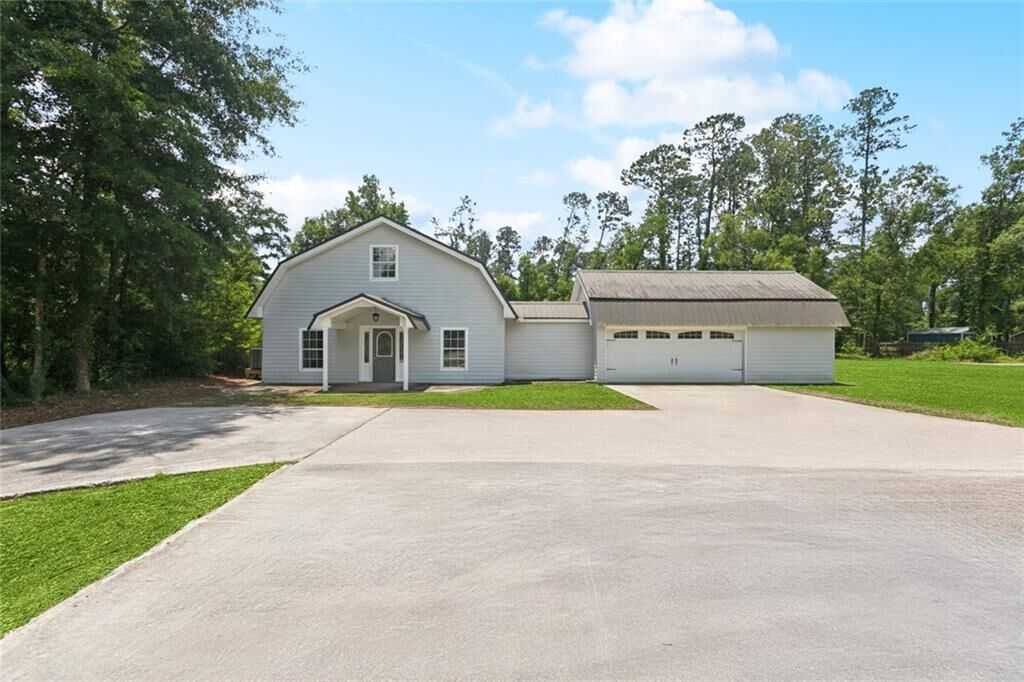 Property Photo: 11114 Highway 22 Highway LA 70454