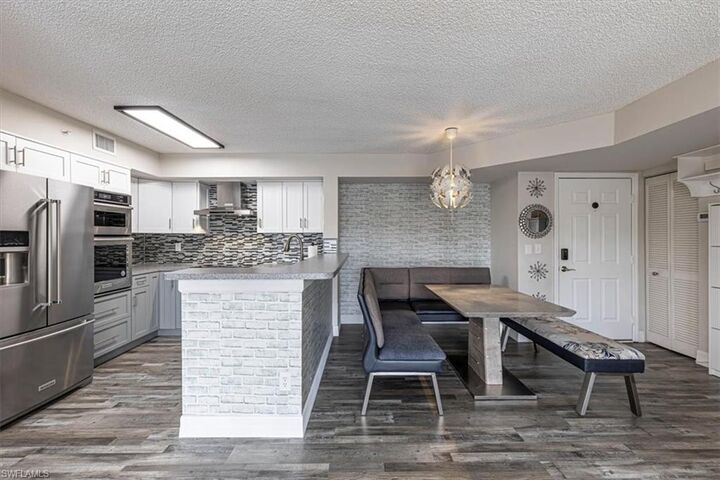 Property Photo:  1205 Wildwood Lakes Blvd 206  FL 34104 