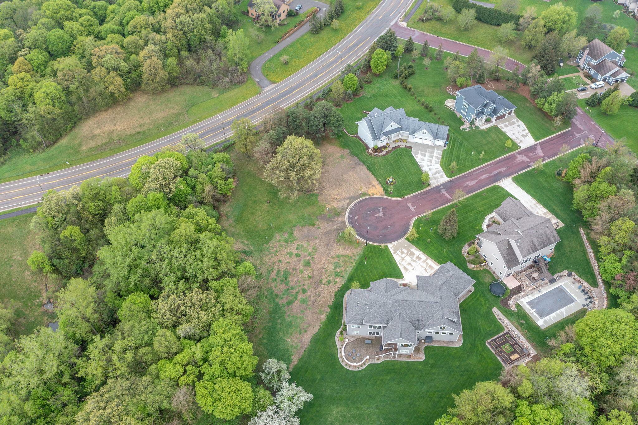 Property Photo: 1008 Applewood Court MN 56001