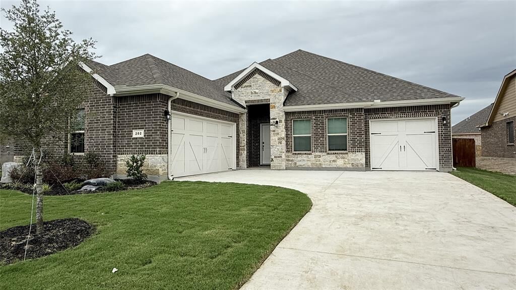 Property Photo: 202 Tristan Street TX 76063