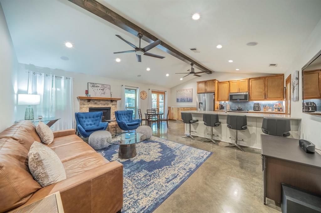 Property Photo: 4103 Twinhill Court TX 76016