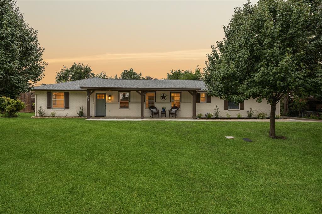 Property Photo: 208 E 7th Street TX 75078