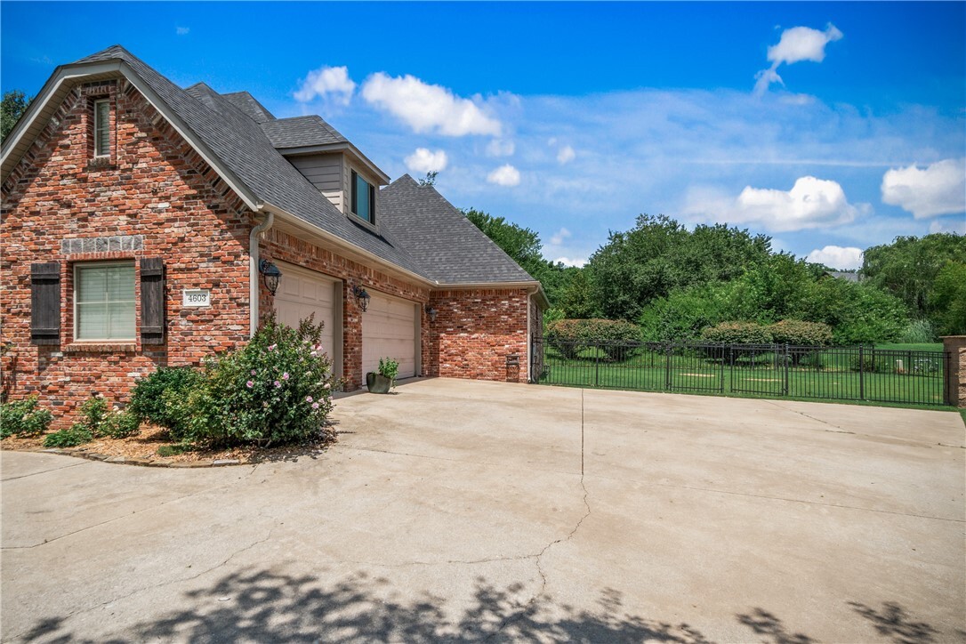 Property Photo: 4603 W Mossy Oak Trail AR 72758