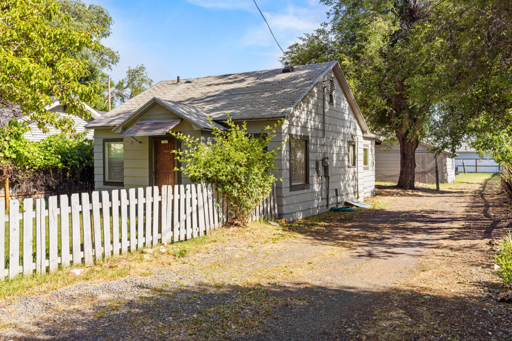 Property Photo:  3112 Cannon Avenue  OR 97603 