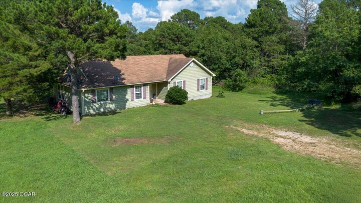 Property Photo:  48904 County Road 642  OK 74346 