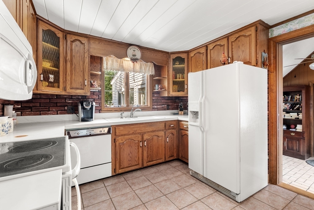 Property Photo: 354 Rowley St MA 01001