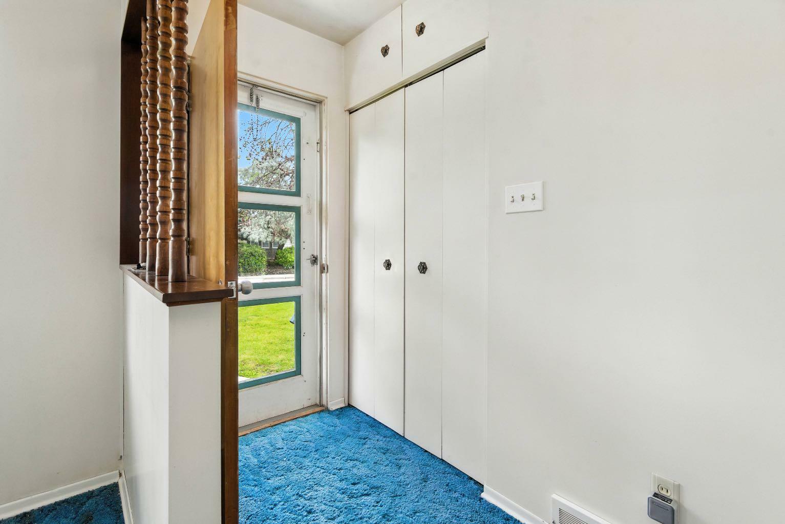 Property Photo:  5858 38 Street Close  AB T4N 0X8 
