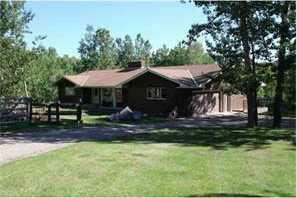 Property Photo: 2758 85 Street SW AB T3H 4C4