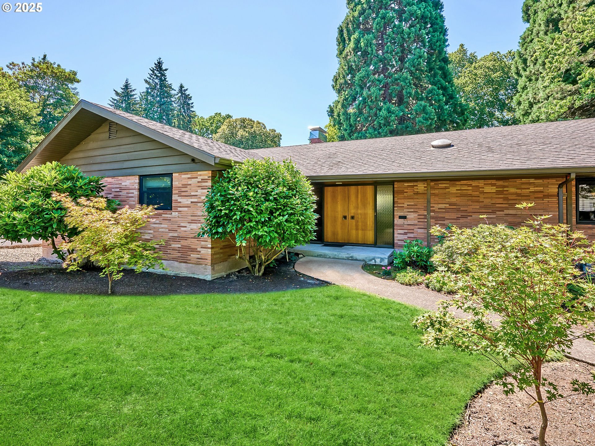 Property Photo: 790 SE Webber St 401 OR 97202