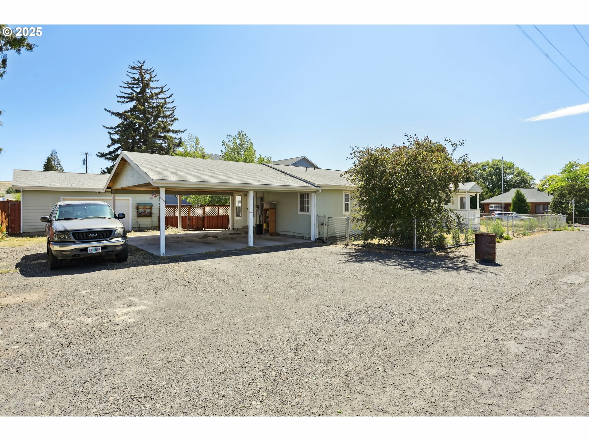 Property Photo: 315 NE 3rd St OR 97021