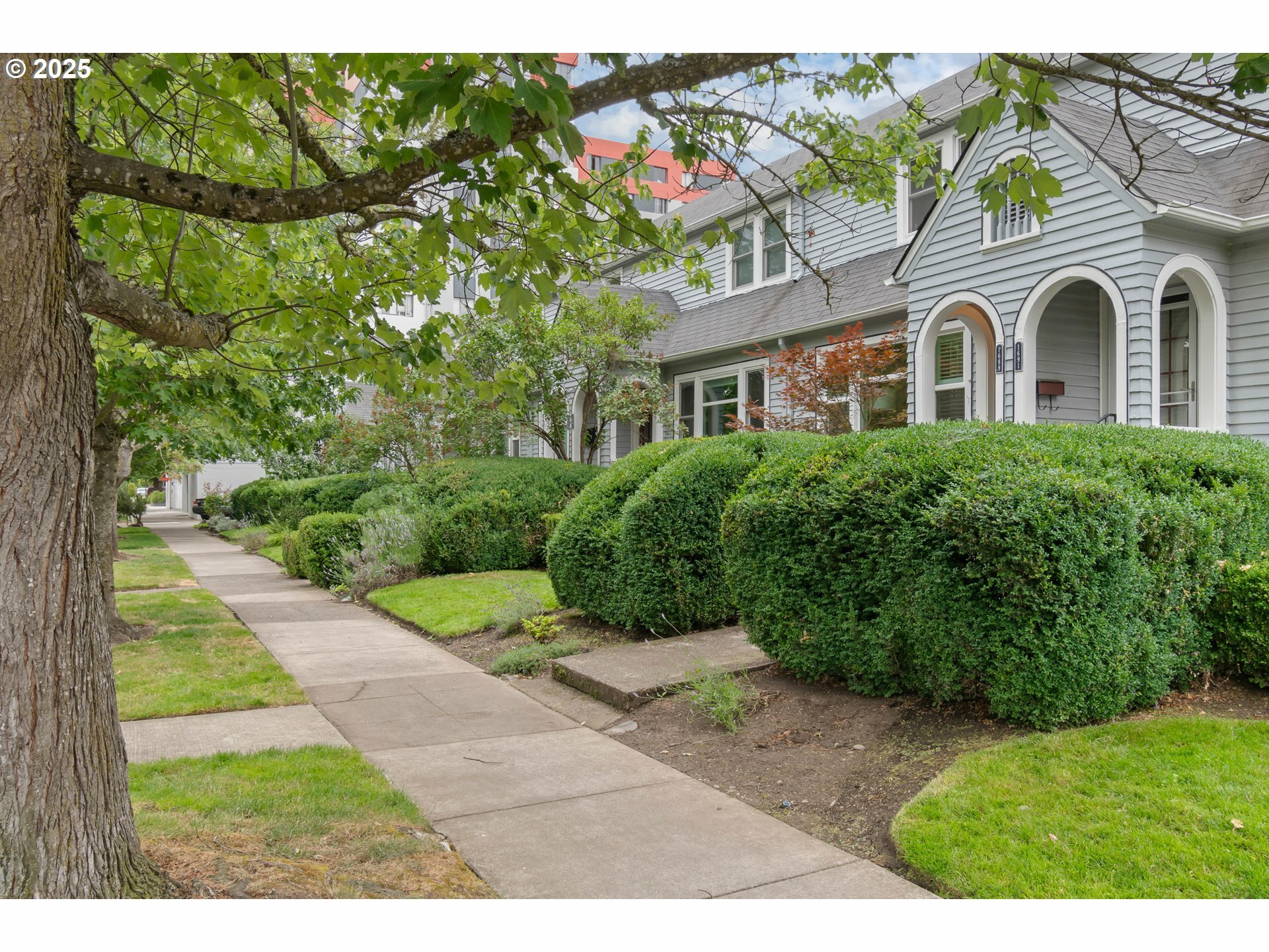 Property Photo: 1689 Olive St OR 97401
