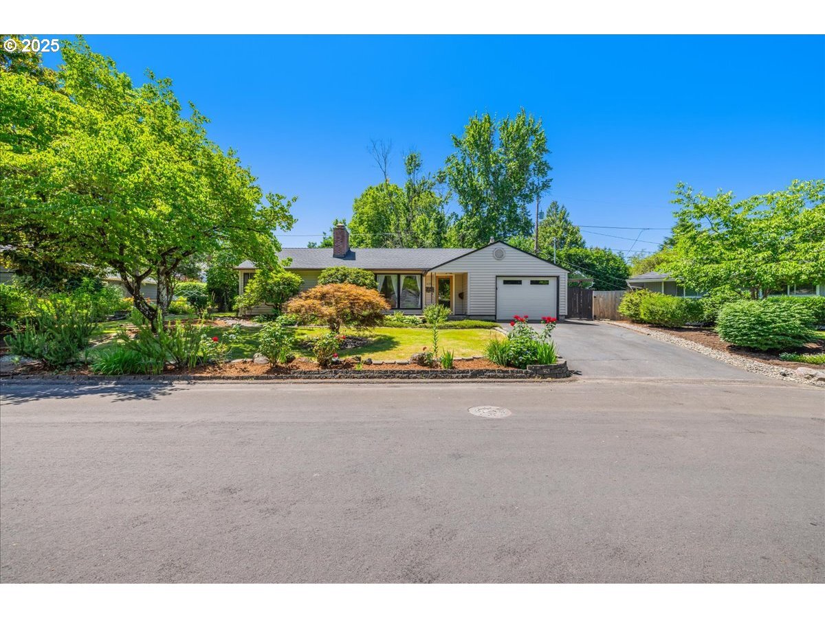Property Photo:  5155 SW Chestnut Ave  OR 97005 