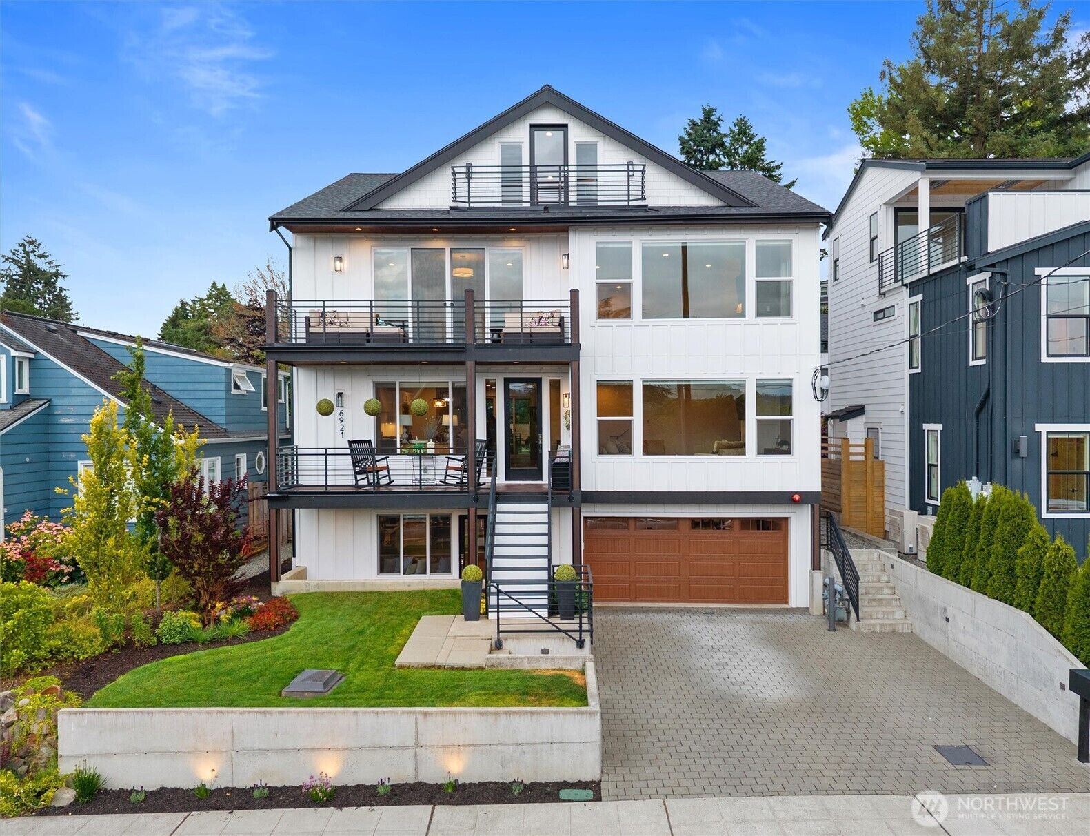 Property Photo: 6921 55th Avenue S WA 98118