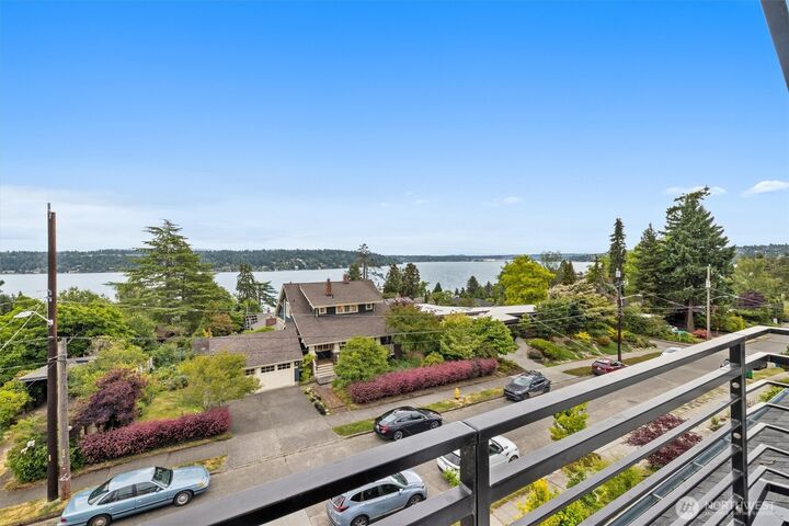 6921  55th Avenue S  Seattle WA 98118 photo