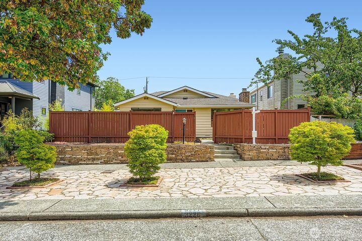 3226  29th Avenue W  Seattle WA 98199 photo