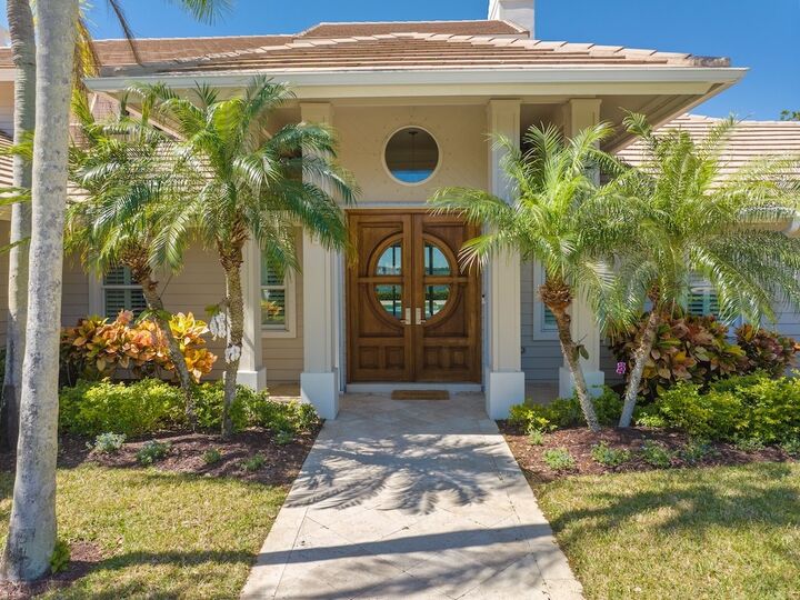 Property Photo: 235 Osprey Court FL 32963