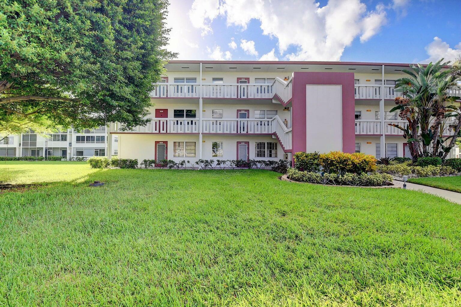 Property Photo: 2 Fanshaw A 2 FL 33434