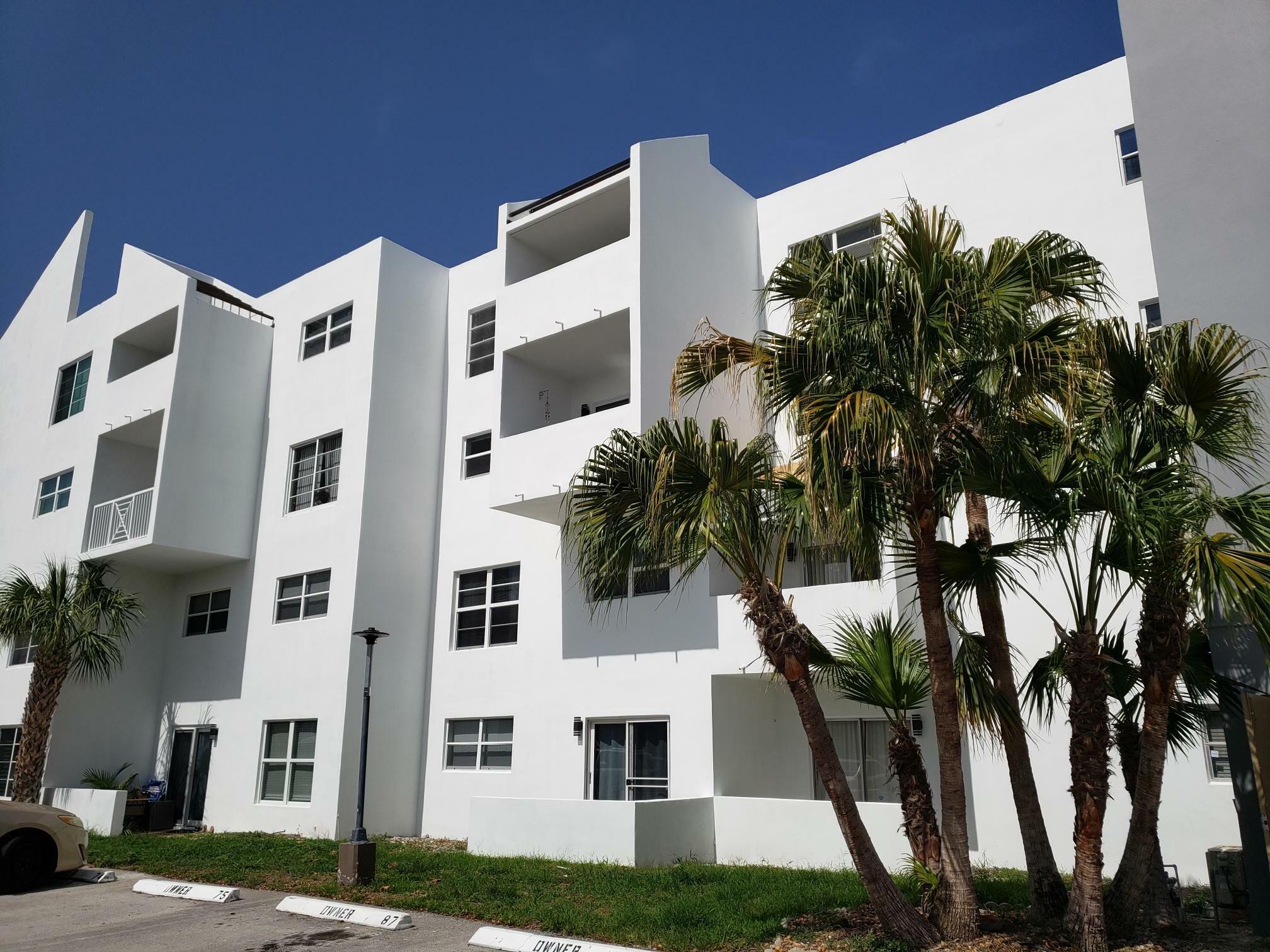 Property Photo: 2850 NE 14th St Causeway 403B FL 33062