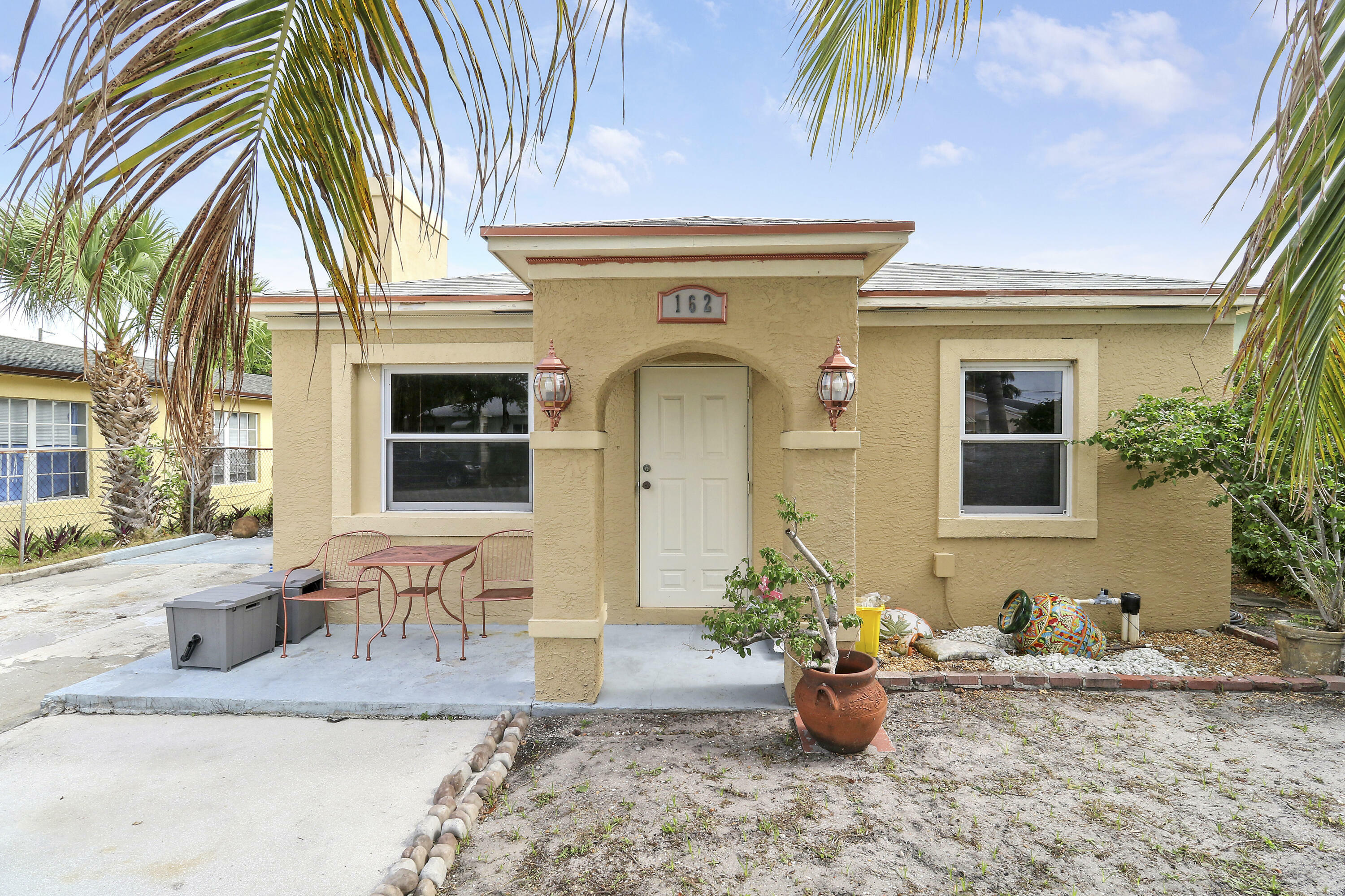 Property Photo: 162 W 24th Street FL 33404