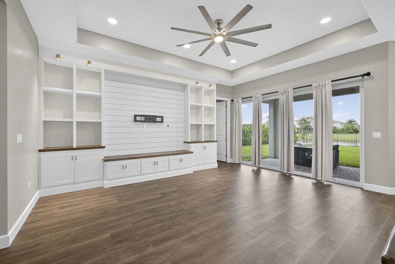 Property Photo: 15750 Goldfinch Circle FL 33470