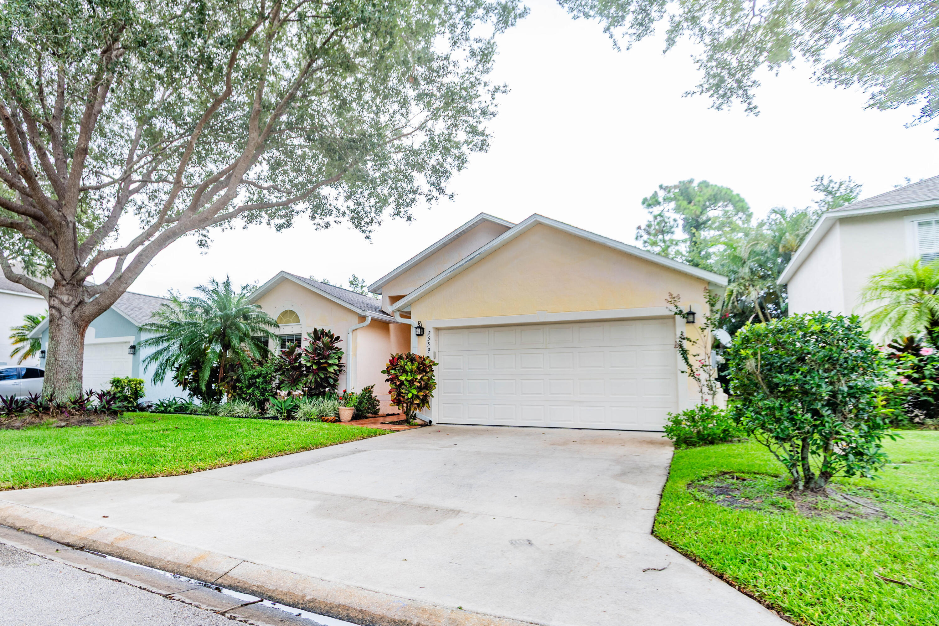 Property Photo: 2559 12th Square SW FL 32968