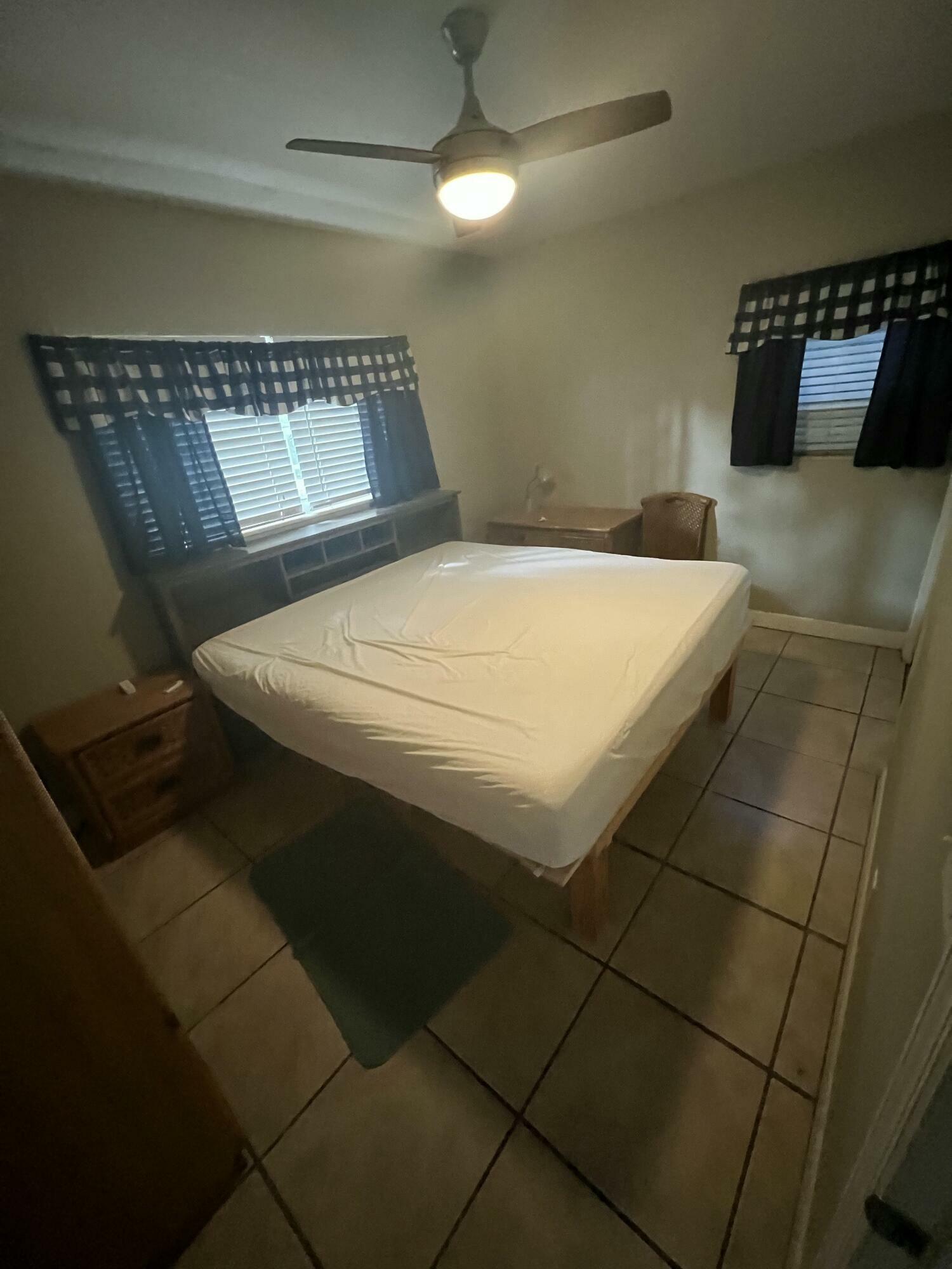 Property Photo: 725 Carolina Avenue FL 33312