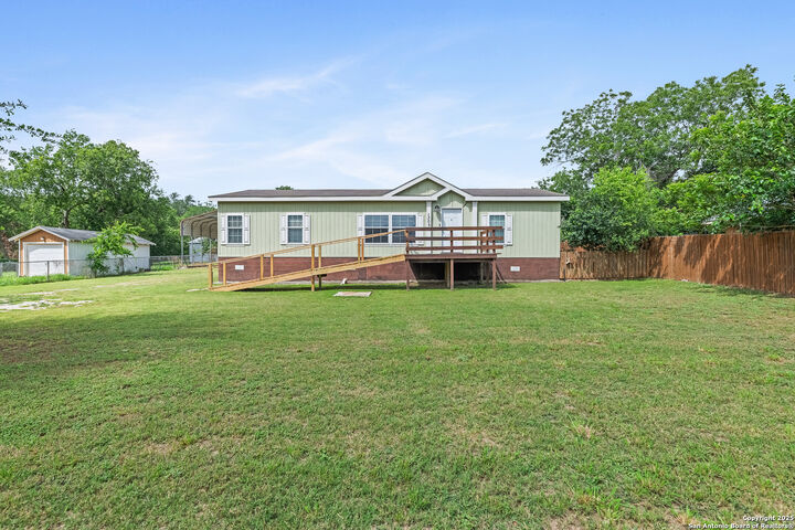 Property Photo: 1305 5th TX 78114