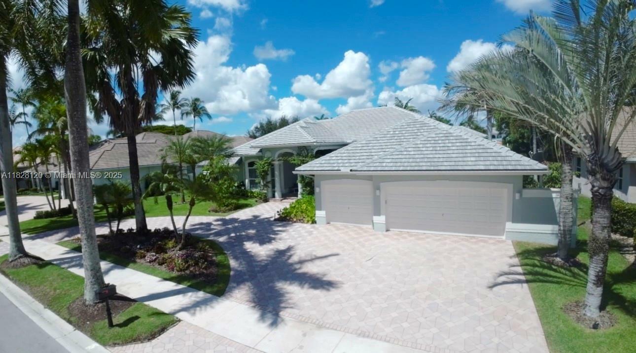 Property Photo: 2493 Poinciana Dr FL 33327
