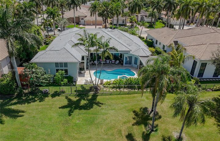 Property Photo:  2493 Poinciana Dr  FL 33327 