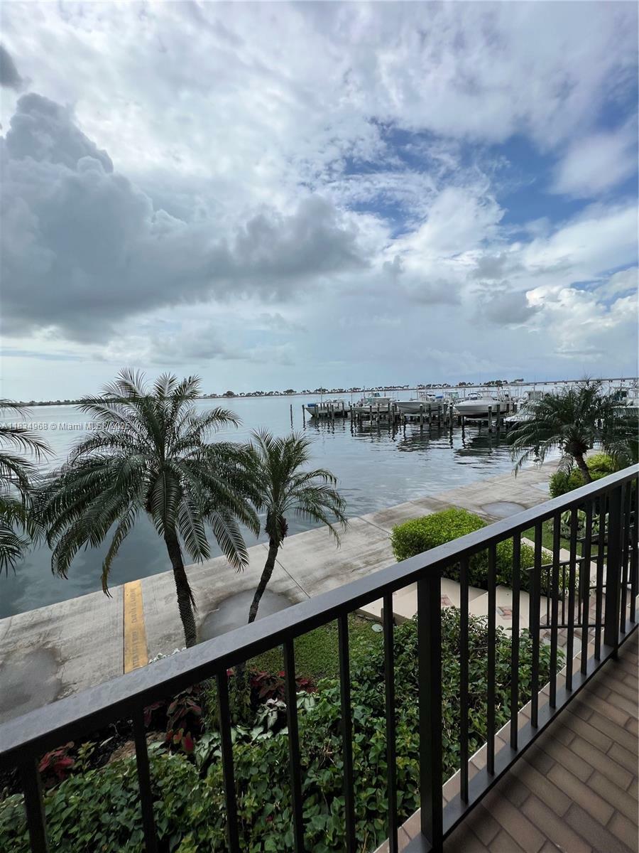 Property Photo: 1915 Brickell Ave Th16 FL 33129