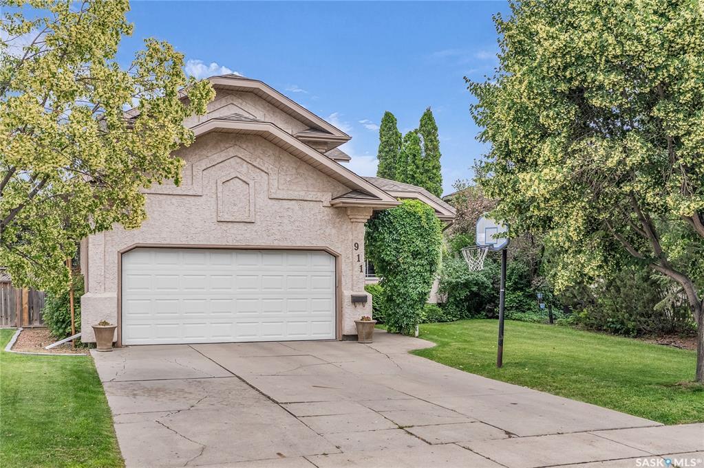 Property Photo: 911 Haslam Crescent SK S7S 1G6