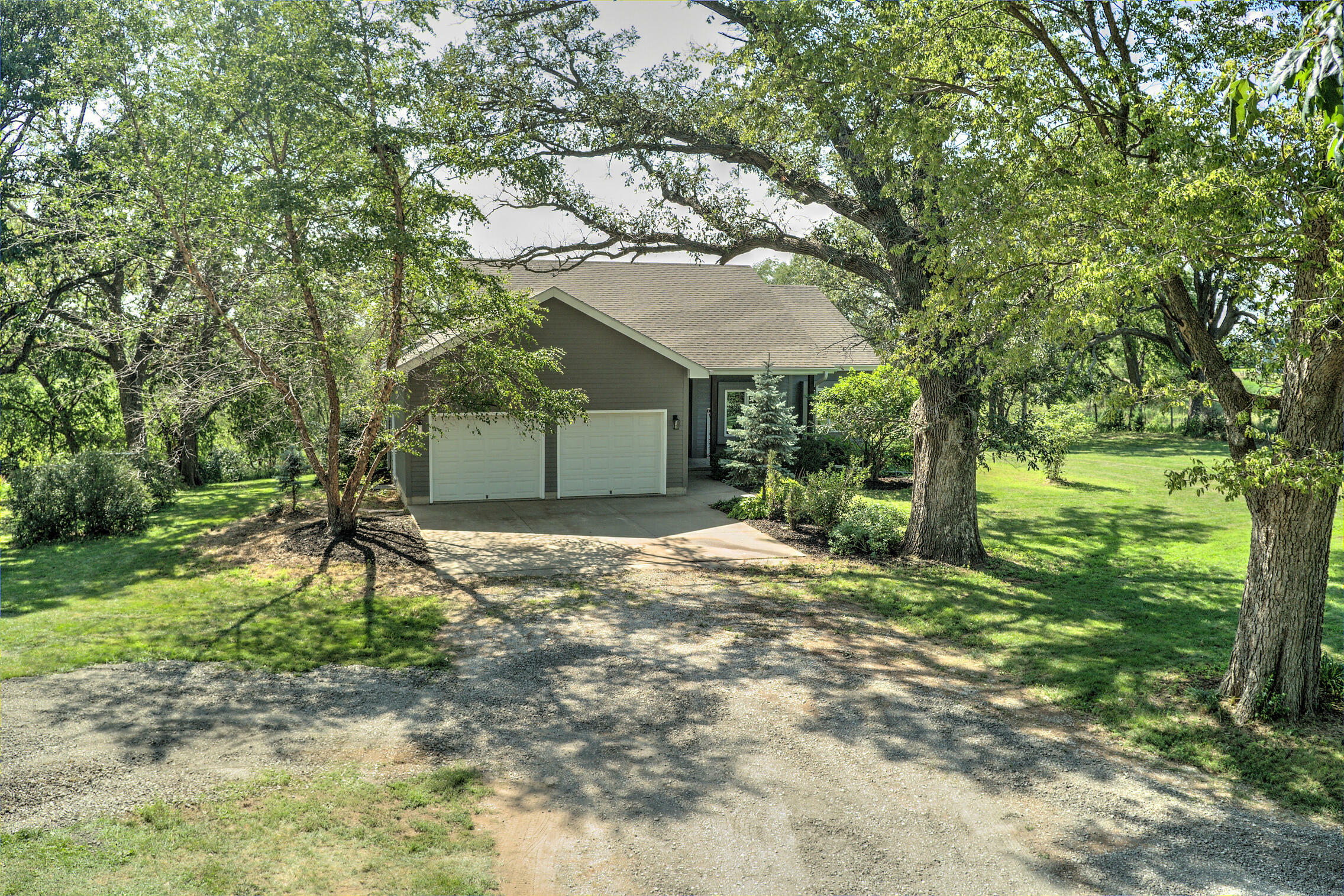 Property Photo: 2183 270th Avenue IA 51652