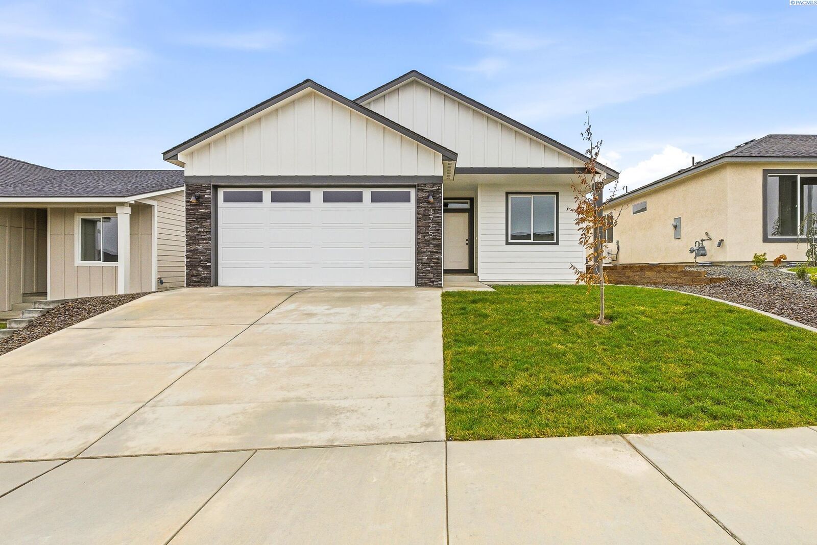 Property Photo:  3725 Nuthatch St  WA 99352 