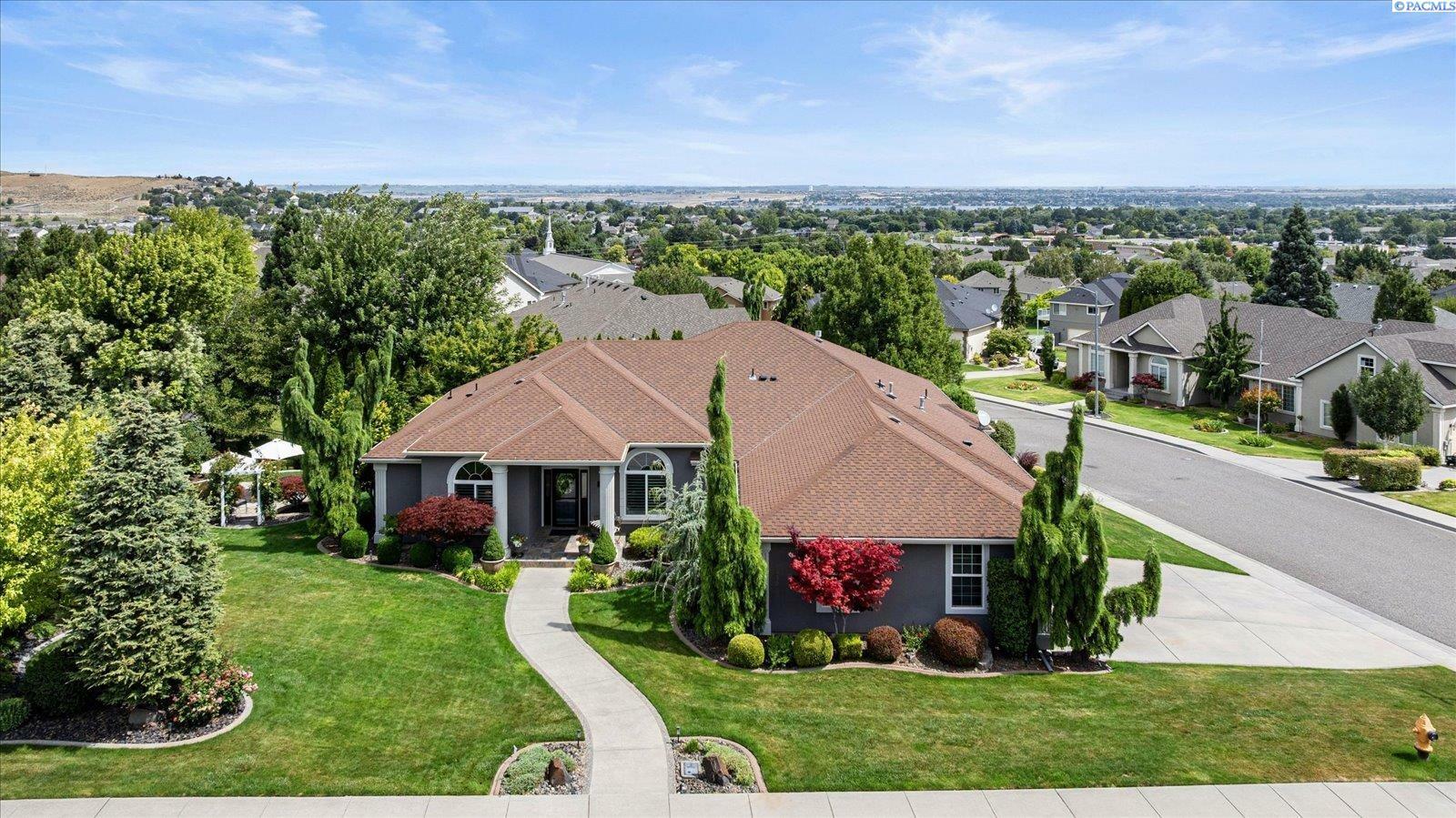 Property Photo: 332 Falconridge St. WA 99352