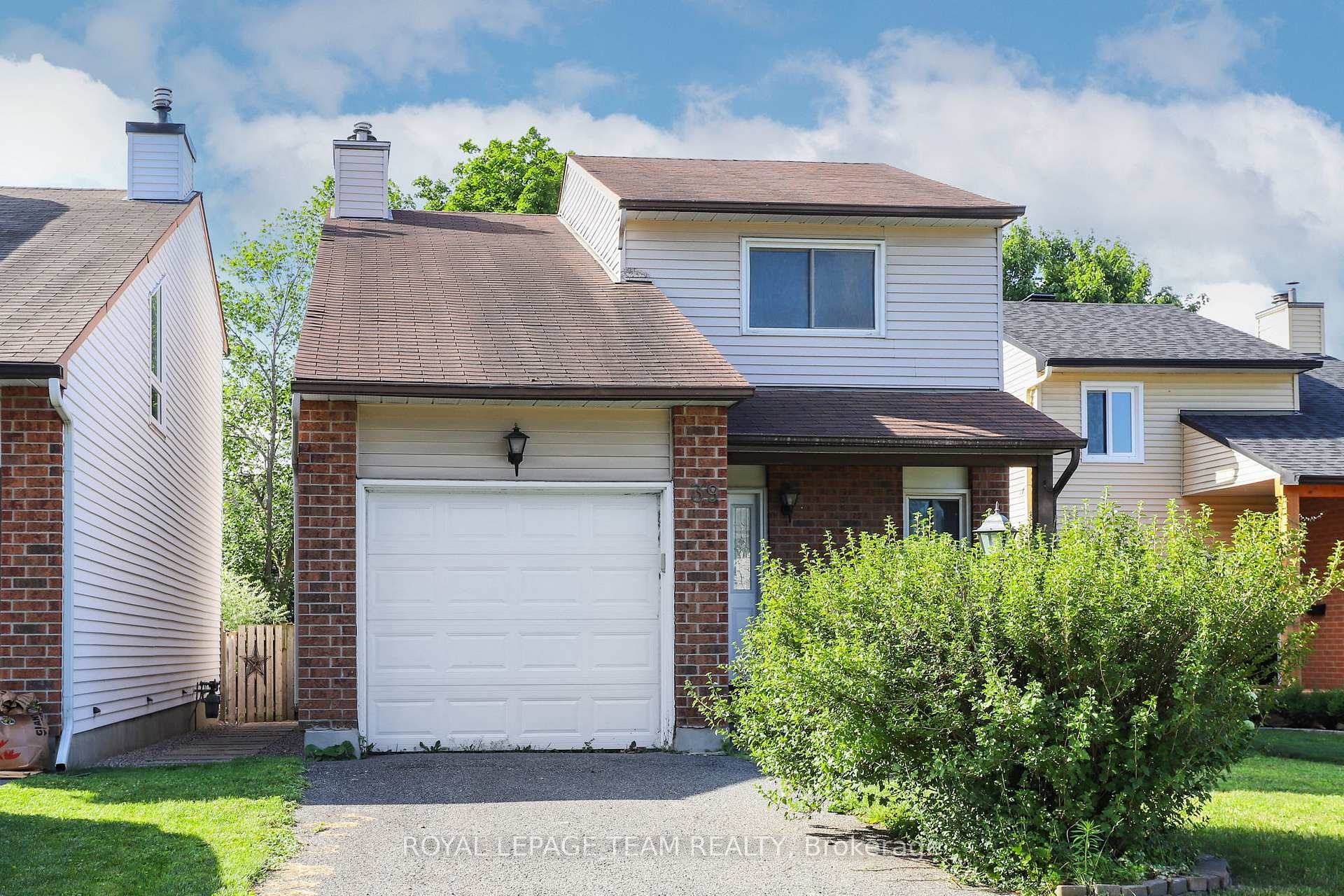 Property Photo: 39 Benlark Road ON K2J 2L5