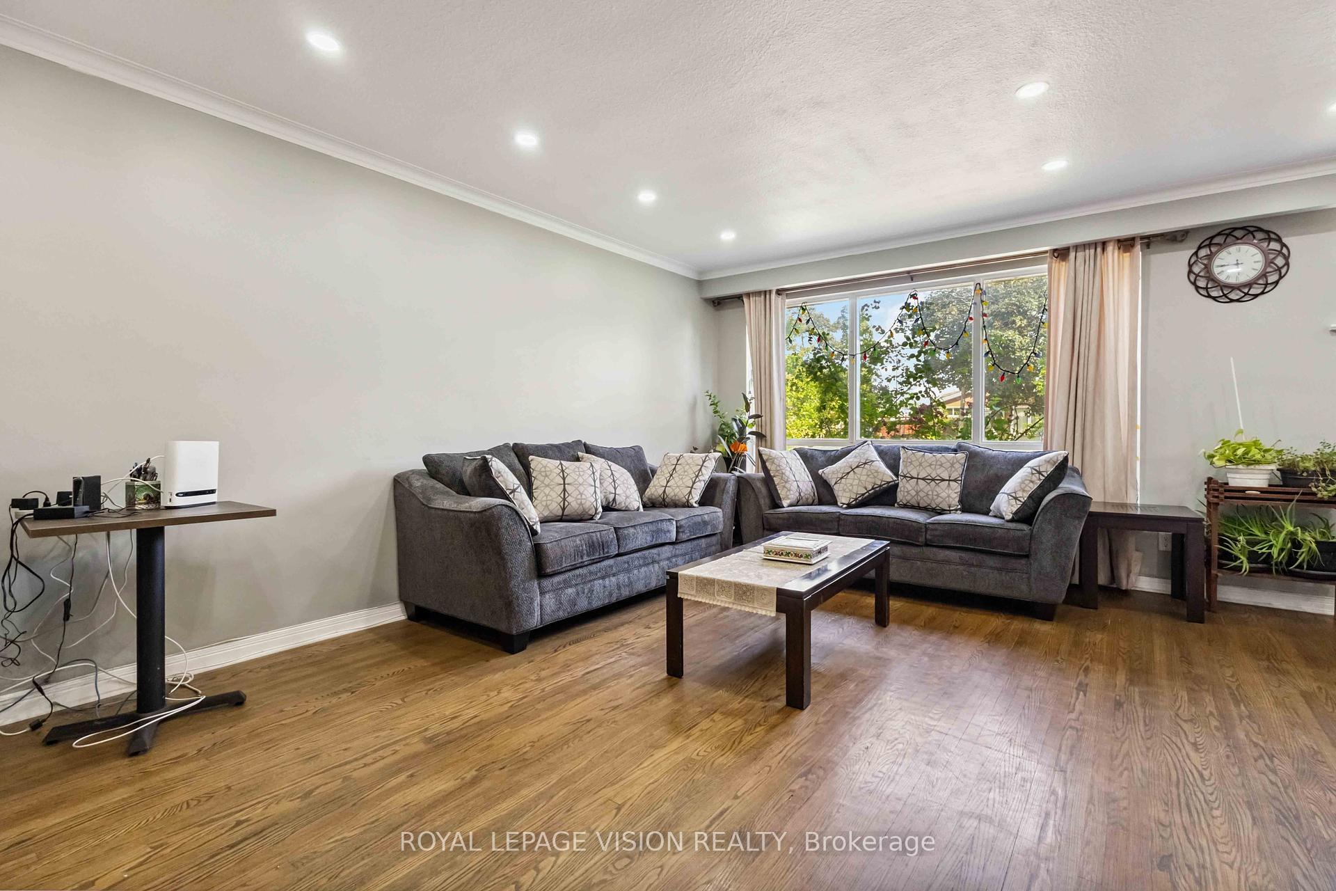 Property Photo: 58 Dolly Varden Boulevard W ON M1H 2K4