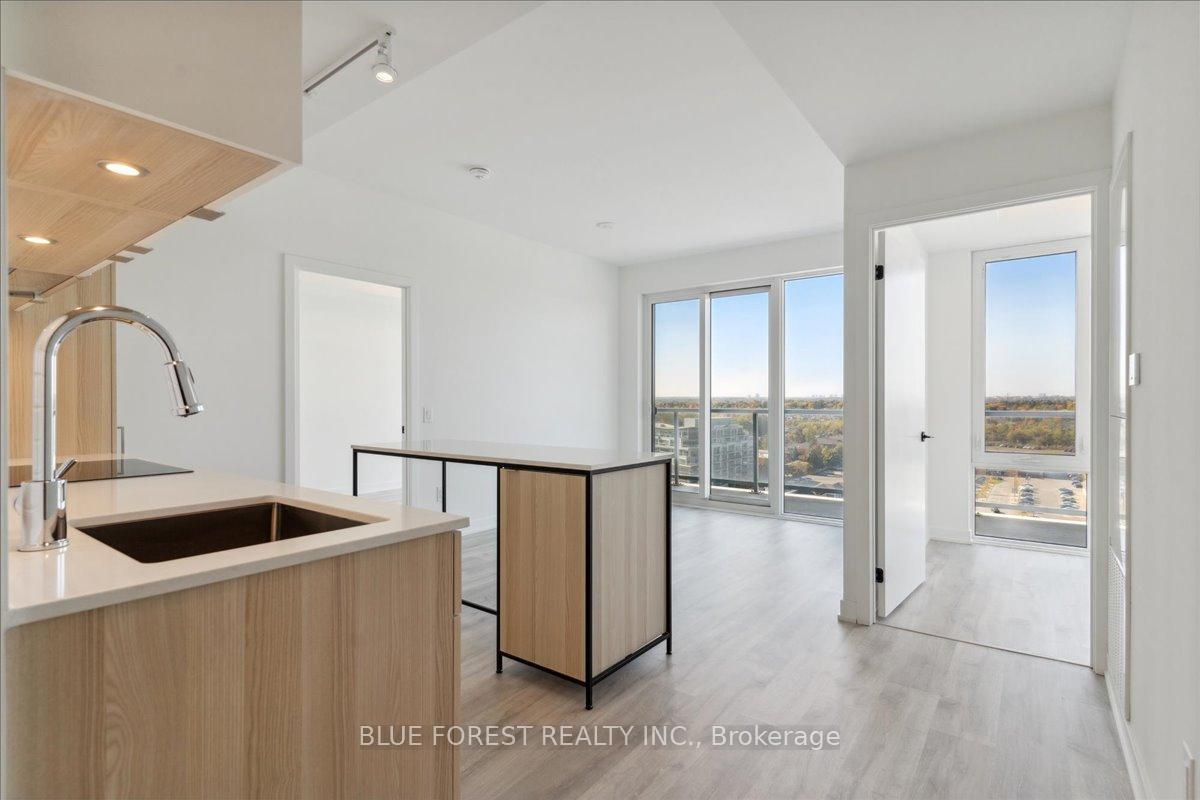 Property Photo:  220 Missinnihe Way 1301  ON L5H 0A9 