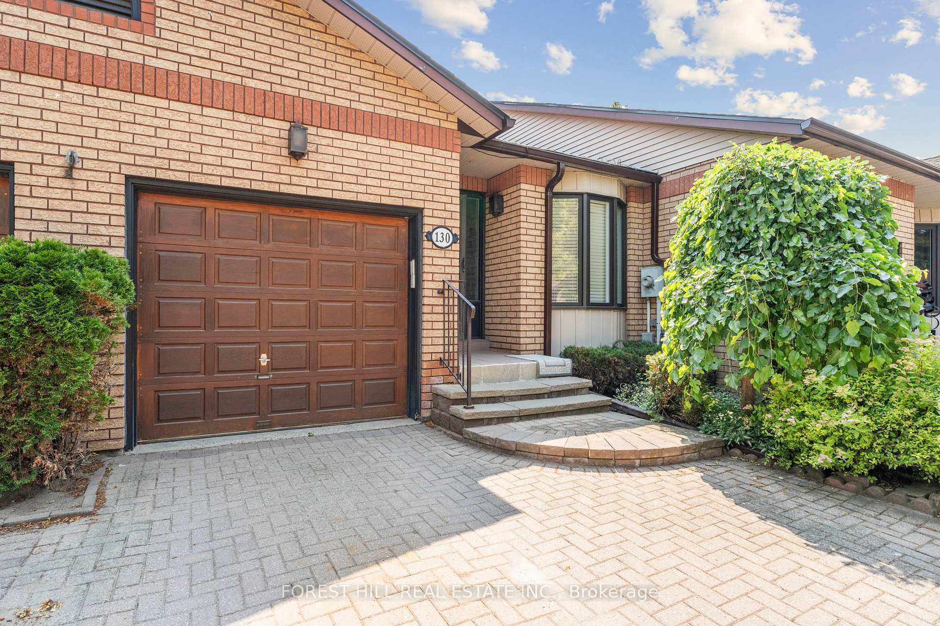 Property Photo: 130 Green Briar Road ON L9R 1S2