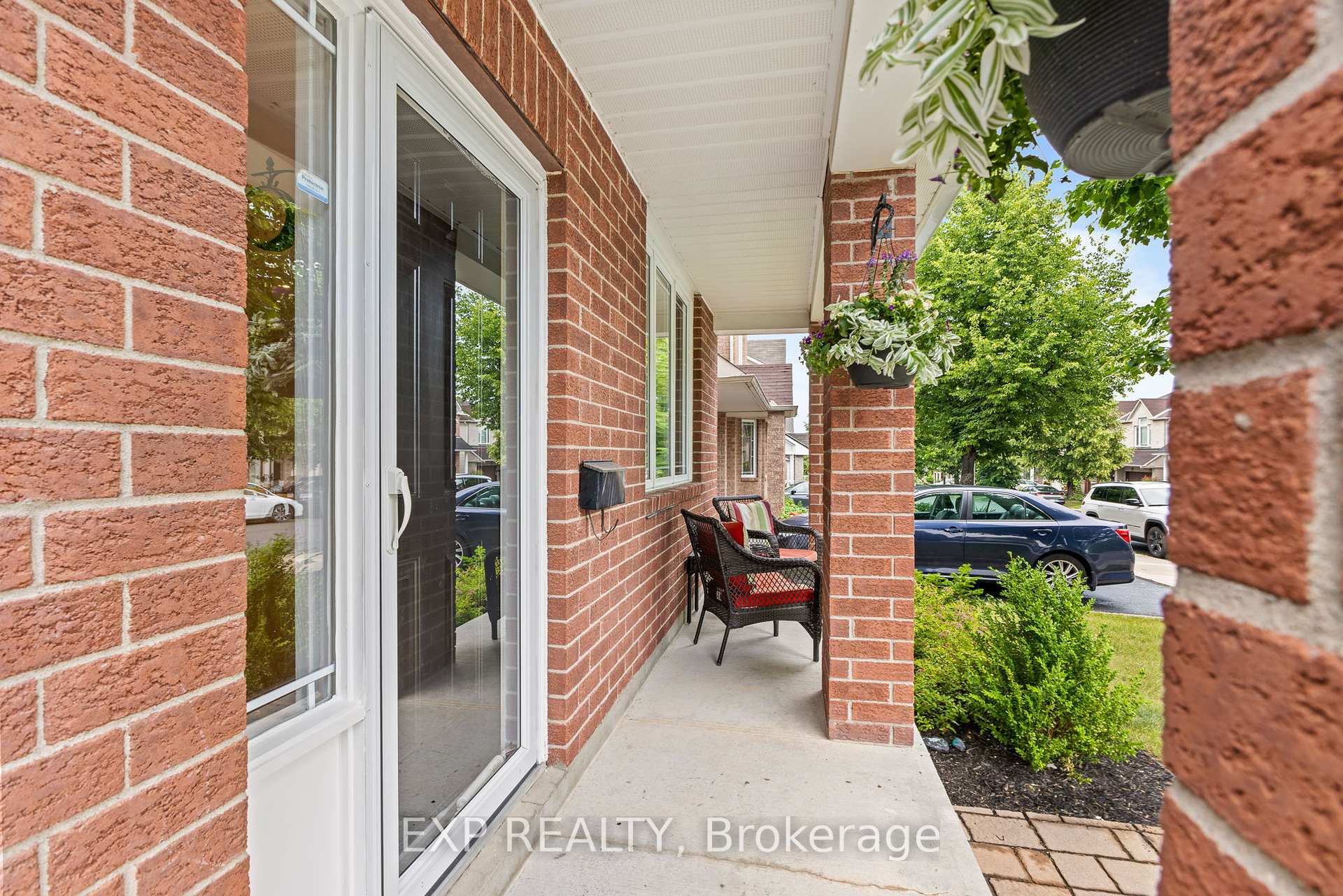 Property Photo: 54 Huntcliff Place ON K2G 6Z9