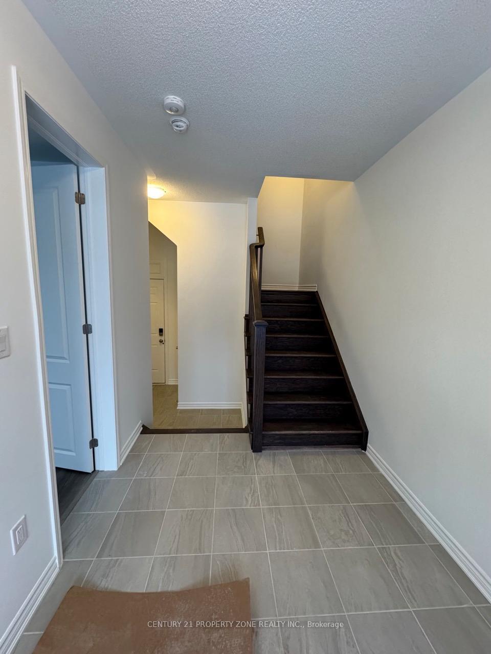 Photo de la propriété: 32 Bellasera Way ON L7C 1Z9