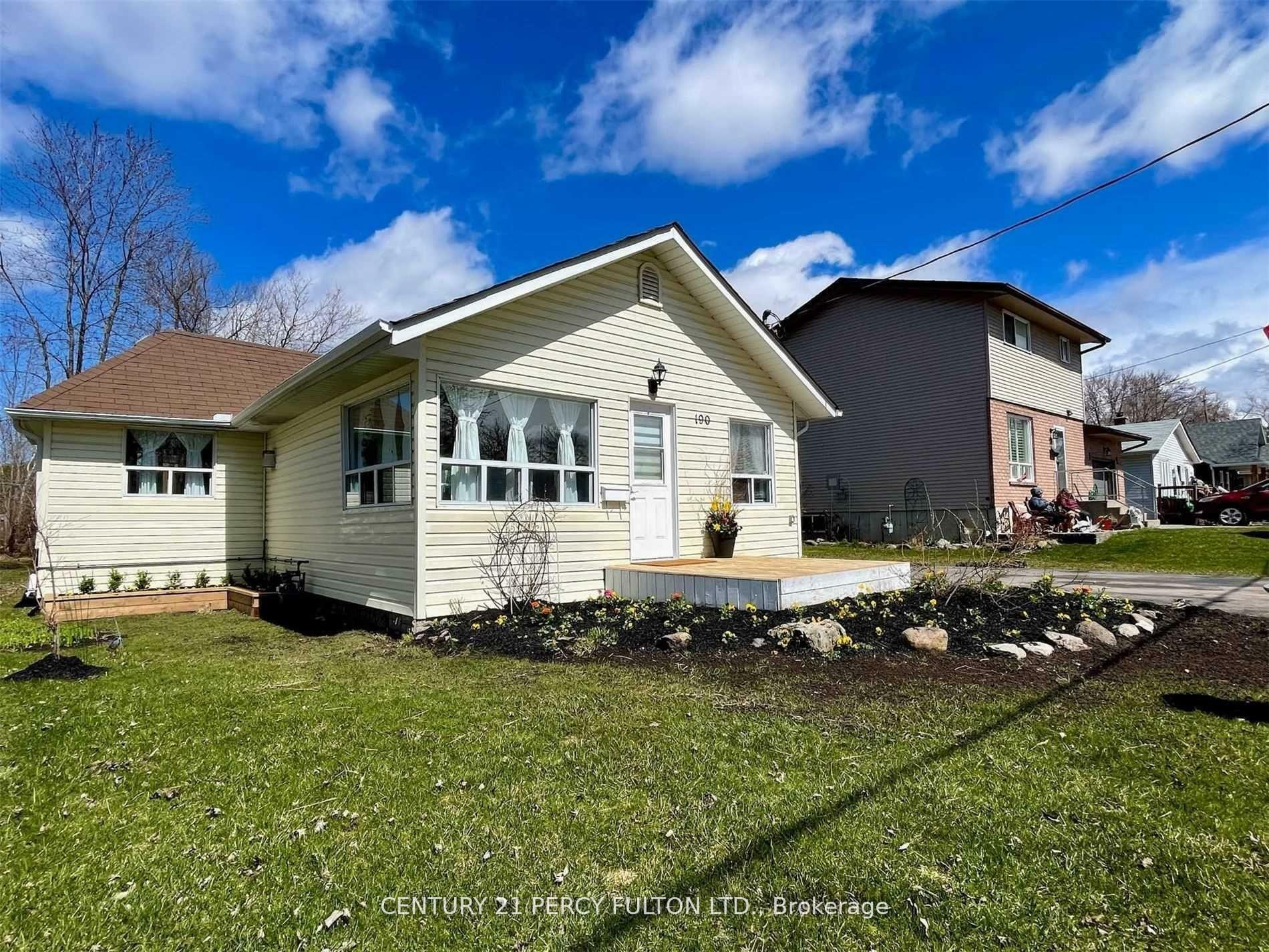 Property Photo: 190 Beach Road ON L4P 2L9