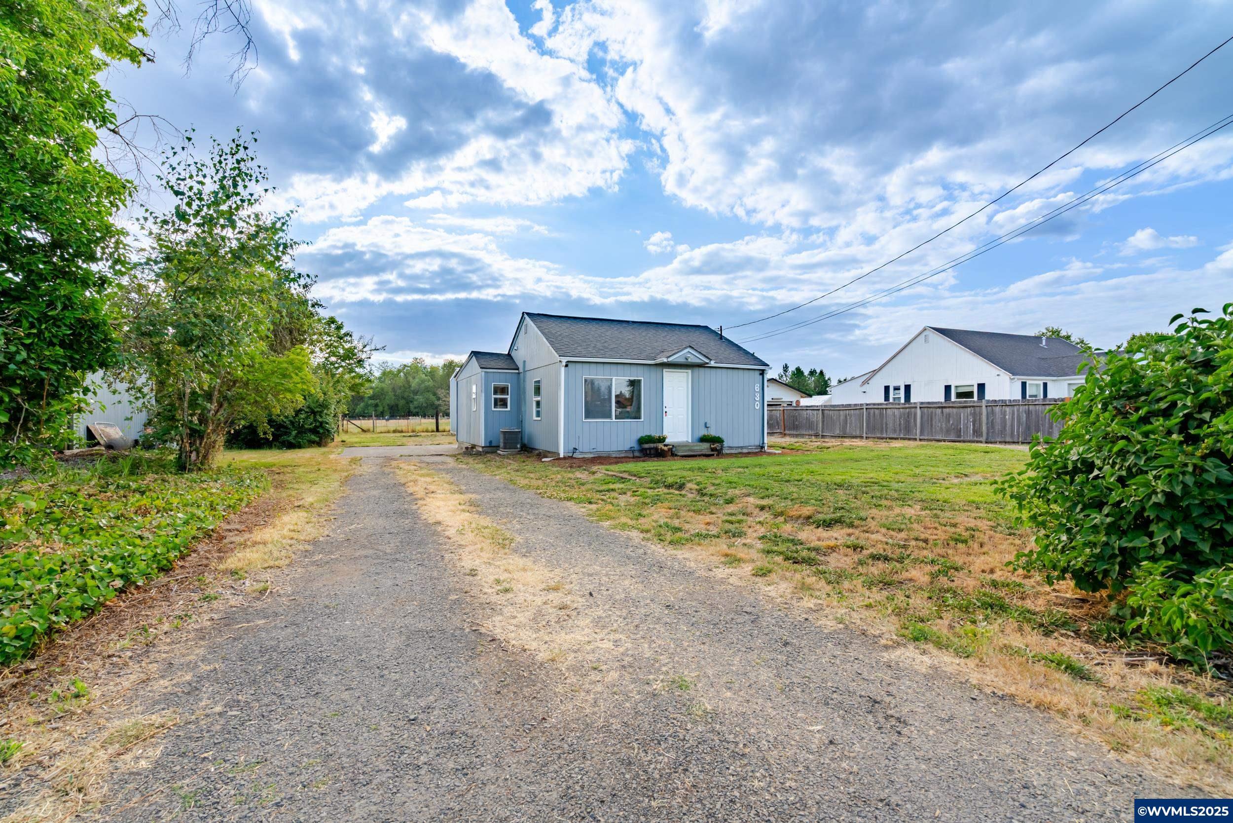 Property Photo: 630 Central Av OR 97355