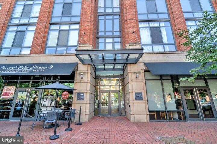 Property Photo:  520 John Carlyle Street 426  VA 22314 