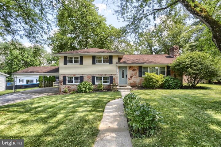 9021 Joyce Lane  Hummelstown PA 17036 photo