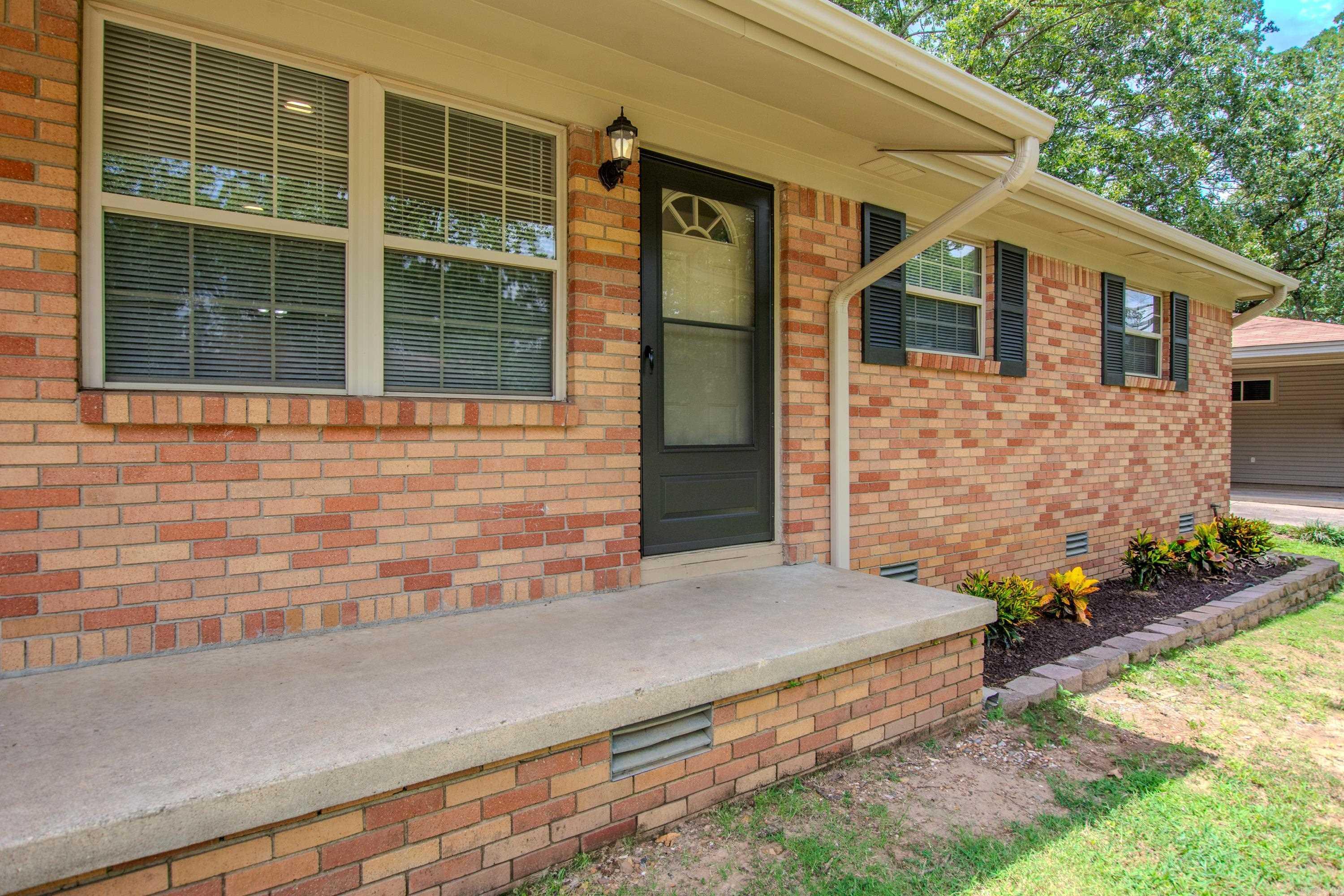Property Photo: 6315 Chippewa Dr AR 72116