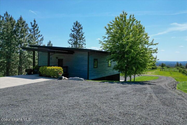 Property Photo: 17323 N Lower Greenbluff Rd WA 99005